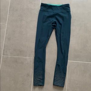 Lululemon 7/8 leggings (tight stuff, reflective)